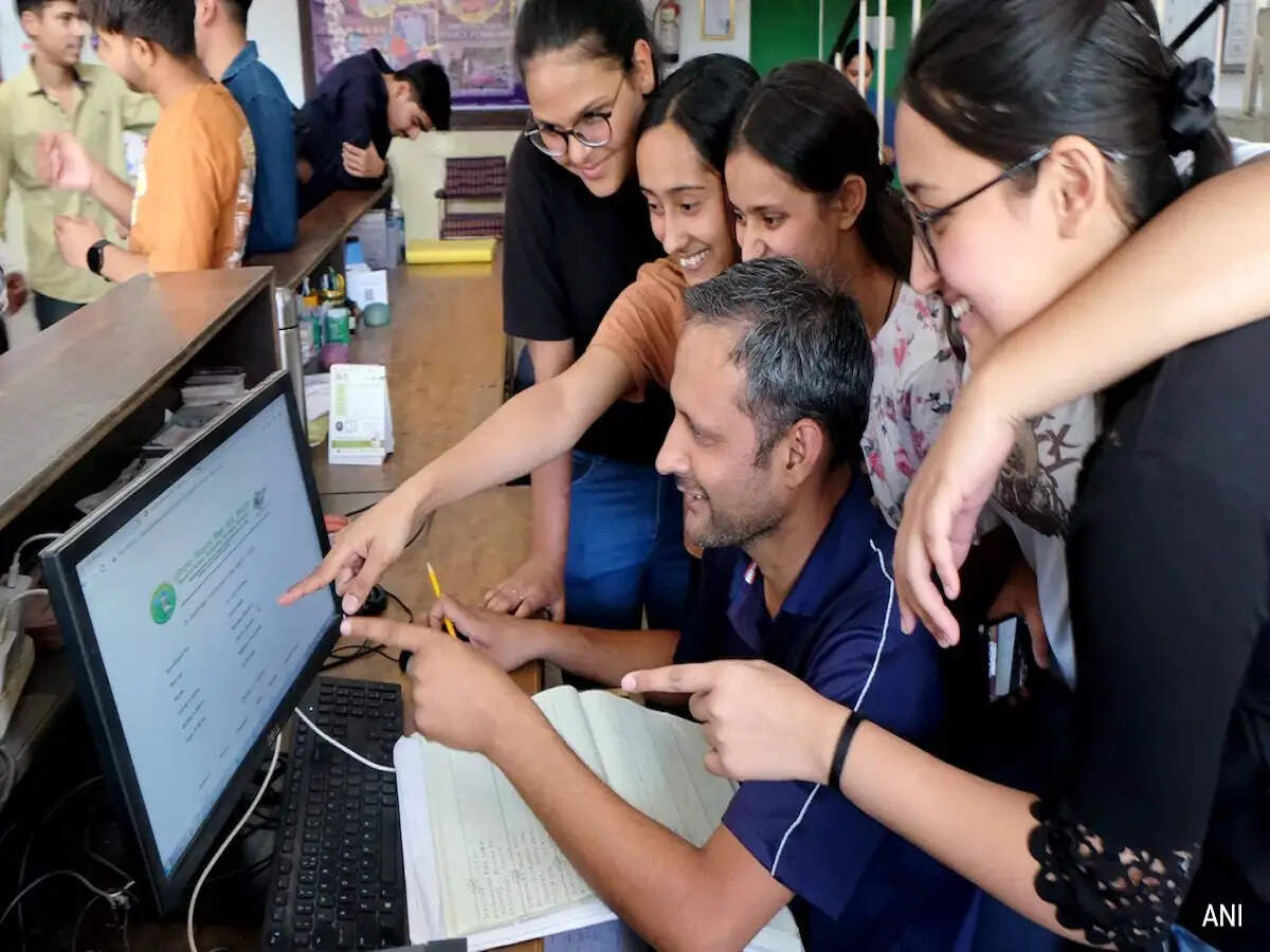 DU UG Admission 2026:&nbsp;DU में एडमिशन लेने के लिए री-इवैल्यूएशन रिजल्ट का इंतजार करने वाले छात्र भी कर सकते हैं आवेदन, जानिए इसका तरीका