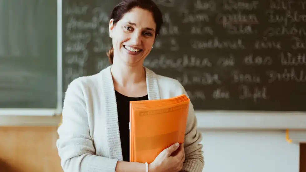 NVS Teacher Salary 2026: नवोदय विद्यालय में टीचर और प्रिंसिपल को कितनी सैलरी मिलती है?