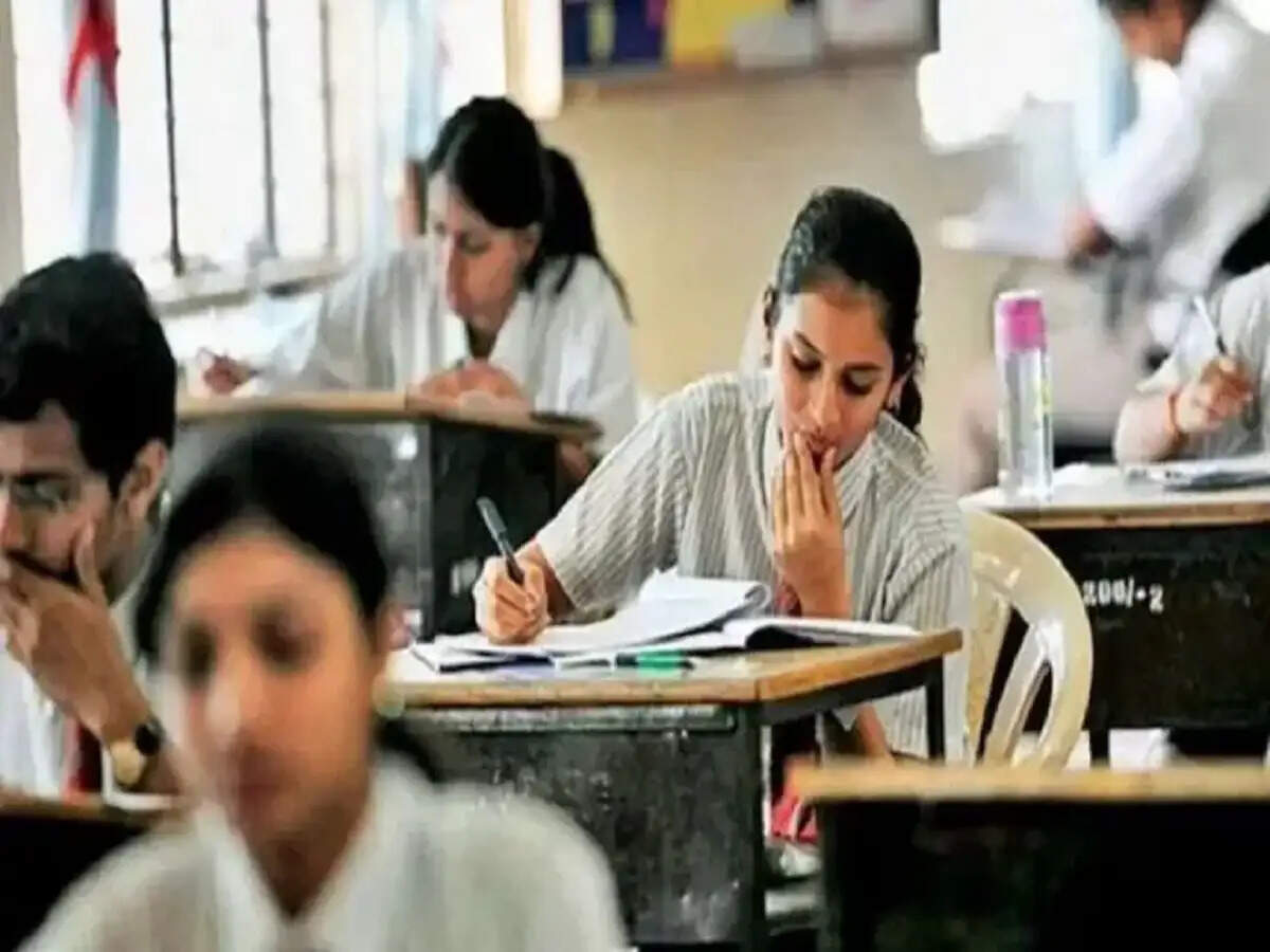 CBSE Board Exam 2026: 17 फरवरी से शुरू होंगी परीक्षाएं, अच्छे नंबर लाने में मदद करेंगे ये स्मार्ट स्टडी टिप्स